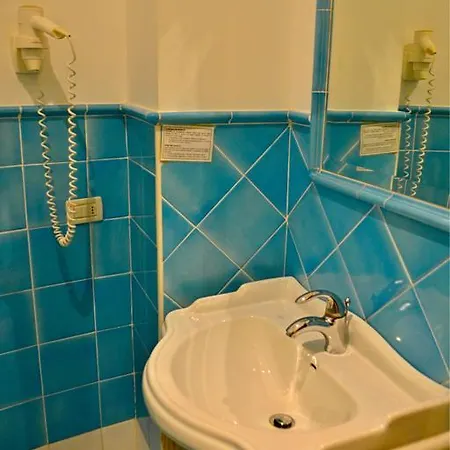 Hotel La Conchiglia 3*