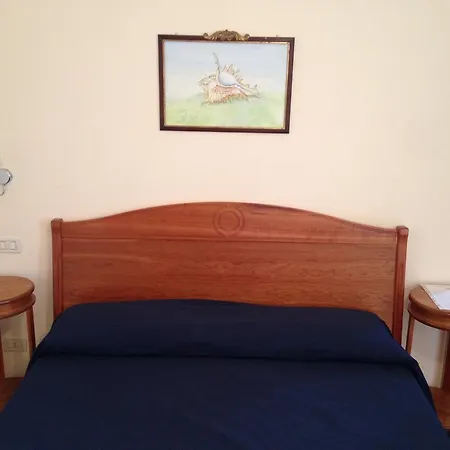 Hotel La Conchiglia 3*