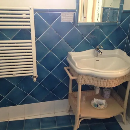 Hotel La Conchiglia 3*